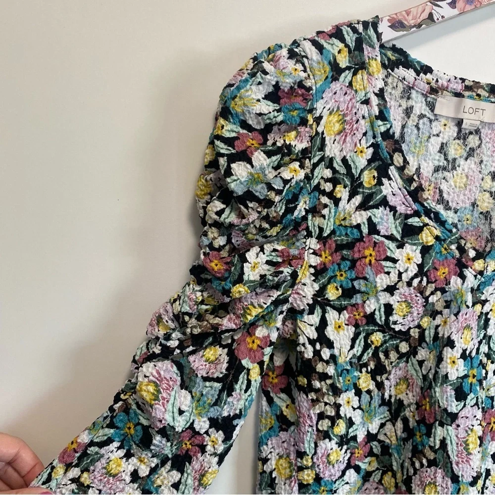 LOFT Floral Shirred Puff Sleeve Shirt! V-Neck Long Sleeve Size Small S